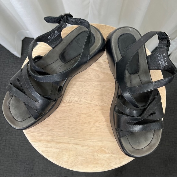 Dansko Shoes - Dansko black leather strap sandals